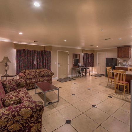 Edge Water Inn Reedley Εξωτερικό φωτογραφία