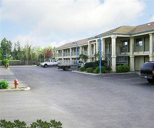 Edge Water Inn Reedley Εξωτερικό φωτογραφία