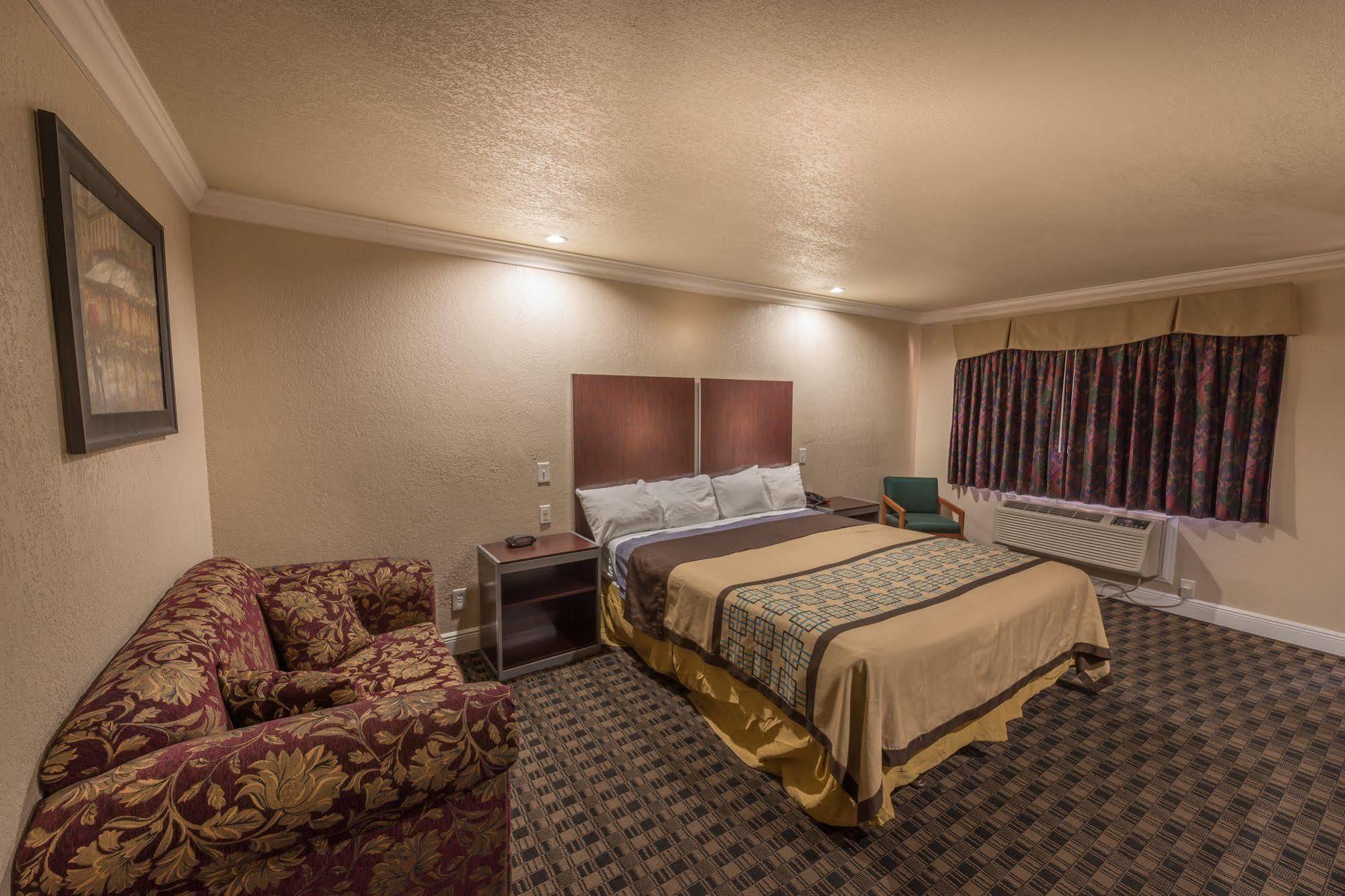 Edge Water Inn Reedley Εξωτερικό φωτογραφία