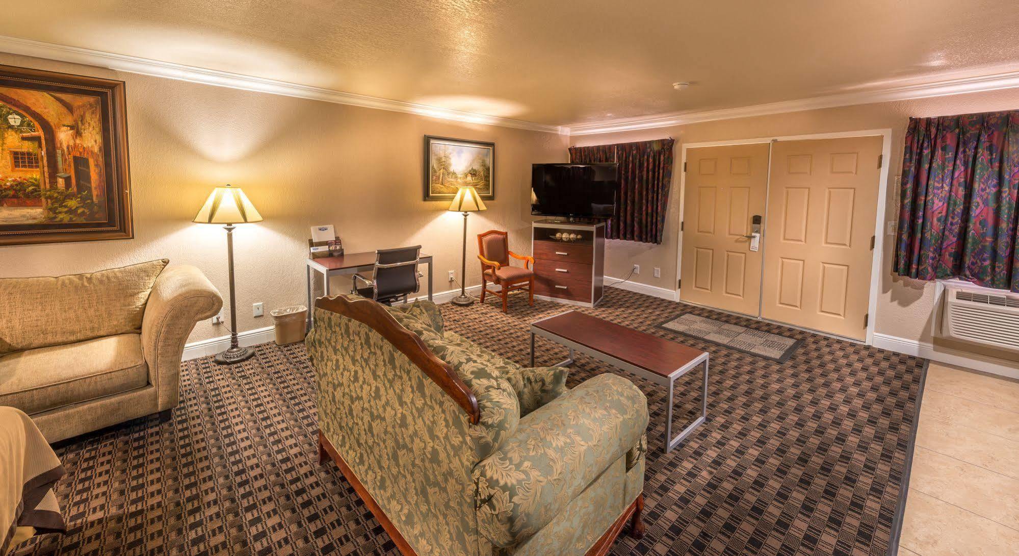 Edge Water Inn Reedley Εξωτερικό φωτογραφία