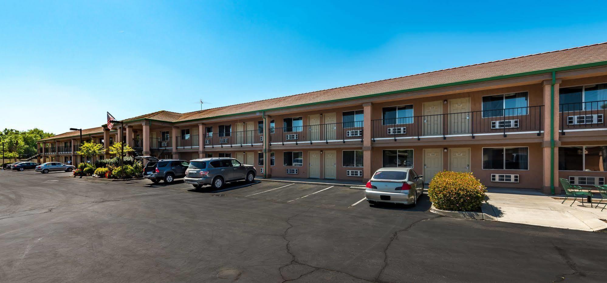 Edge Water Inn Reedley Εξωτερικό φωτογραφία